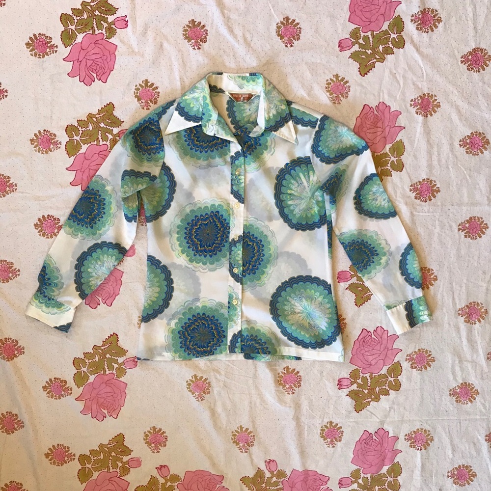 Koret Vintage women’s psychedelic print button up